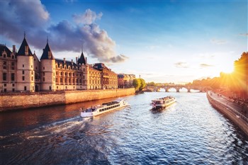 2027051 Normandy, Paris & the Seine River Cruise
