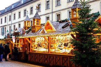 2027040 Christmas Markets of Montreal & Quebec