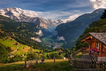 2027047 Alpine Swiss Villages & Rails