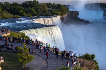 2024028 Locks, Lakes & The Power of Niagara Falls 